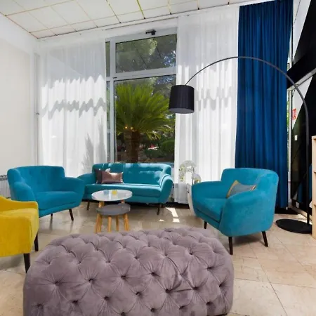 Room In Guest Room Jelsa
